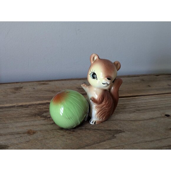 3/25$ Magnetic Squirrel and Acorn salt and pepper shakers, from Enesco Japan - Picture 1 of 6